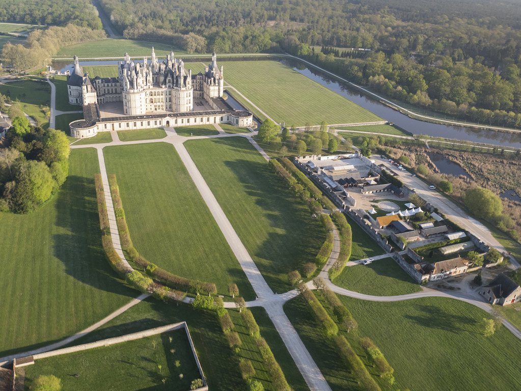 Chambord (c) Be drone - DNC_page contact