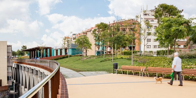 jardins-de-la-rambla-de-sants-barcelona-elevated-park-sergi-godia-ana-molino-designboom-04-e1480078883467