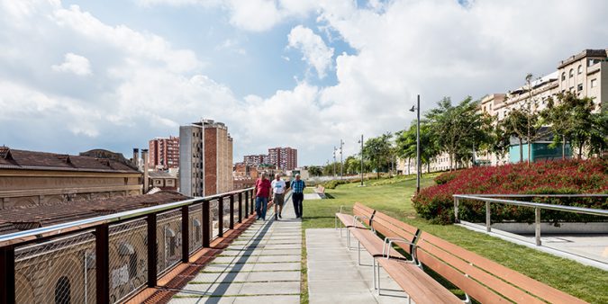 jardins-de-la-rambla-de-sants-barcelona-elevated-park-sergi-godia-ana-molino-designboom-05-e1480078863325