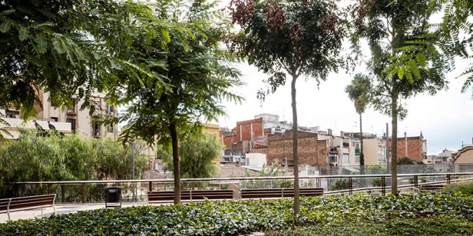 jardins-de-la-rambla-de-sants-barcelona-elevated-park-sergi-godia-ana-molino-designboom-06-e1480078838990