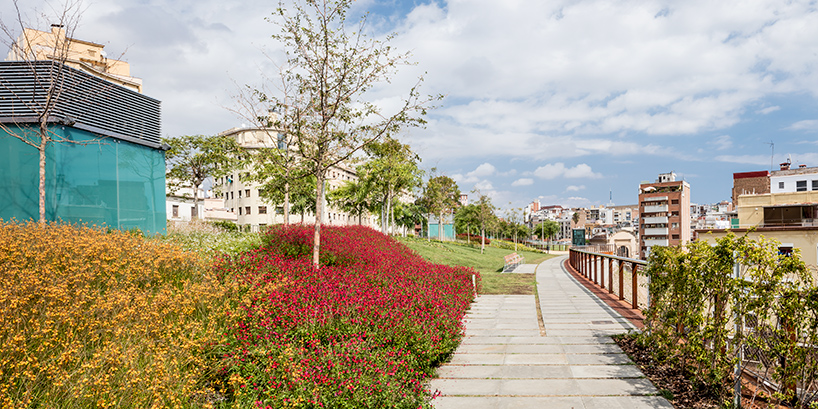 jardins-de-la-rambla-de-sants-barcelona-elevated-park-sergi-godia-ana-molino-designboom-07