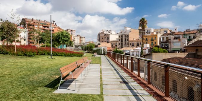 jardins-de-la-rambla-de-sants-barcelona-elevated-park-sergi-godia-ana-molino-designboom-11-e1480078757938