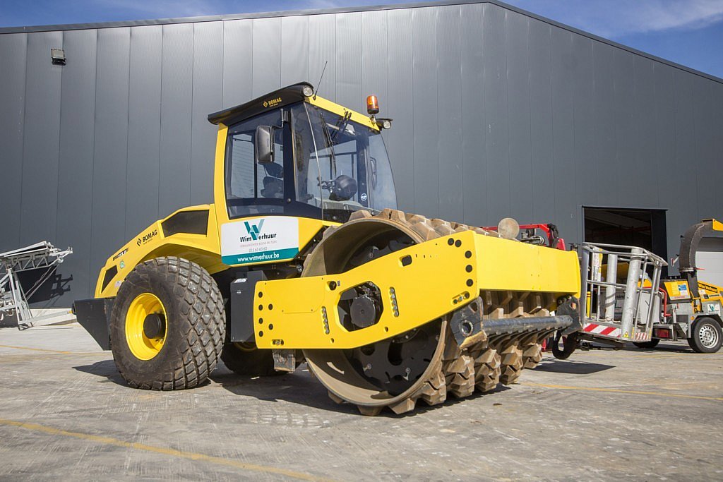 Wim Verhuur location machines matériel Malines croissance tracteurs entrepreneurs professionnels jardins espaces verts entretenir construction secteur verts CG Concept Annuaire 2020 tracteurs