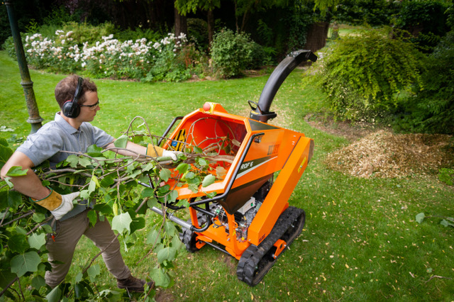 Eliet Prof 6 nouveau machines jardins entretenir entretien Agribex confort dimensions modèle secteur vert entrepreneur paysagiste Turbo Discharge System éjection force d'aspiration couteaux broyeur automoteur espaces verts plantes arbres technique CG Xtra CG Concept dossier magazine