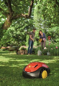 Wolfgarten robots de tonte tondeuses gazon jardinier professionnels tondeuses robotisées tondeuses autoportées à rayon de braquage zéro grande surfies architecture de jardin entretenir secteur vert professionnels verts technique matériaux Cg concept Fr magazine belge revue spécialisée