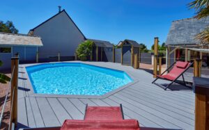 Lors de la construction d’une piscine, le choix du matériau de la terrasse est loin d’être sans importance.