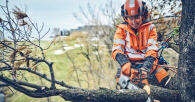 Primeur mondiale : Husqvarna lance la première tronçonneuse à batterie avec embrayage.