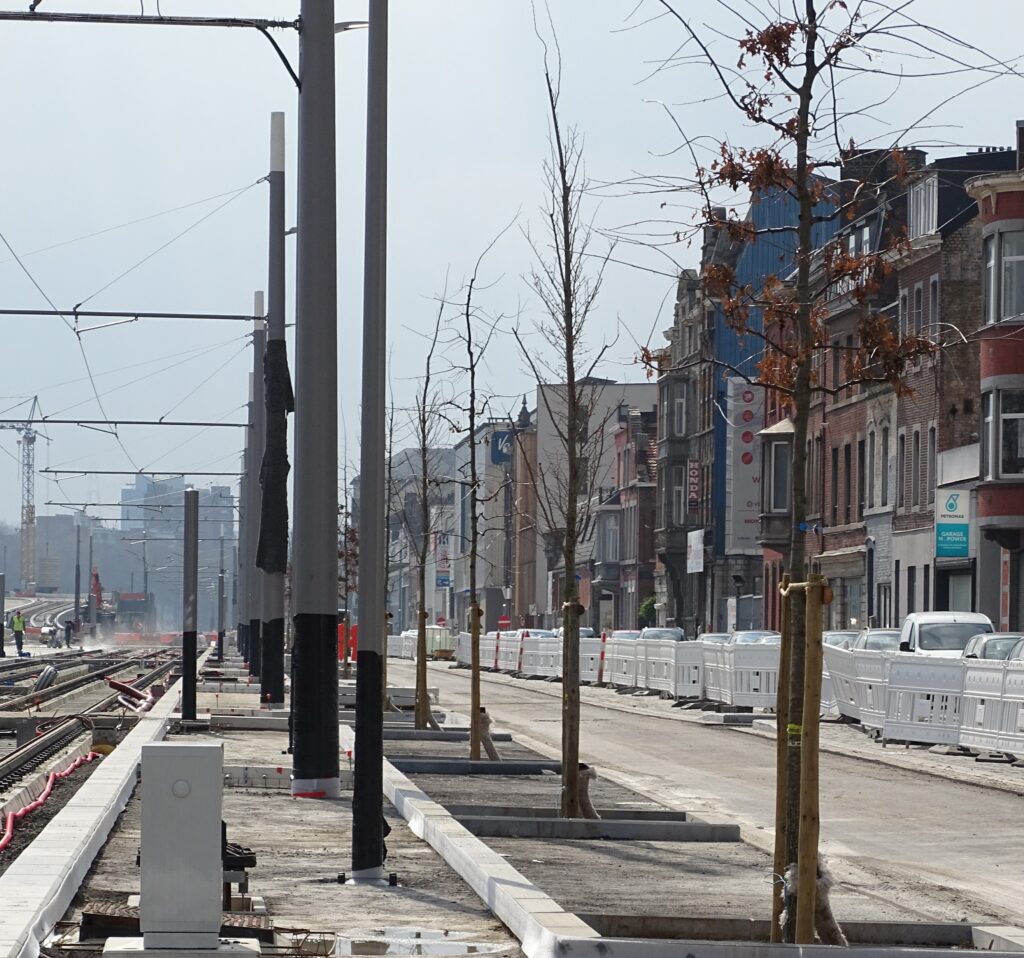 Liège est une des grandes villes de Wallonie et étant donné la densité de sa population, elle a décidé de se doter d’un réseau de tram. Mais l’arrivée du tram ne signifie pas seulement un moyen de transport supplémentaire pour la ville.