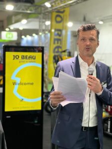 Le Jo Beau® M600 GORILLA™ se caractérise par sa puissance et sa compacité en une seule machine et est inédit sur le marché !