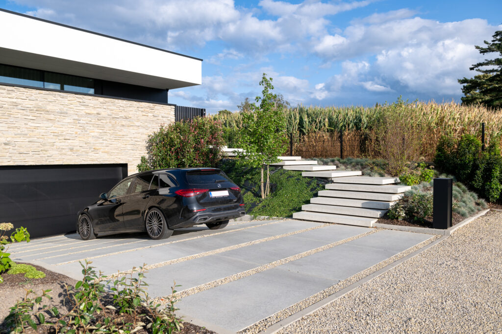 A découvrir chez Ebema-Stone&Style : dalles de béton XL pour l'espace extérieur.