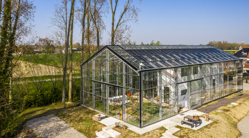 La première maison-serre autonome et bio-écologique