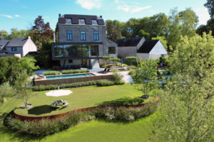Variété botanique dans un concept intégré. Un jardin du paysagiste François Charlier, qui a remporté l'argent dans le concours de l'Entrepreneur de Jardins de Wallonie 2023.