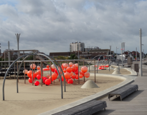 Calais-la-Plage, aire de jeux... © C.Colpaert - Copie