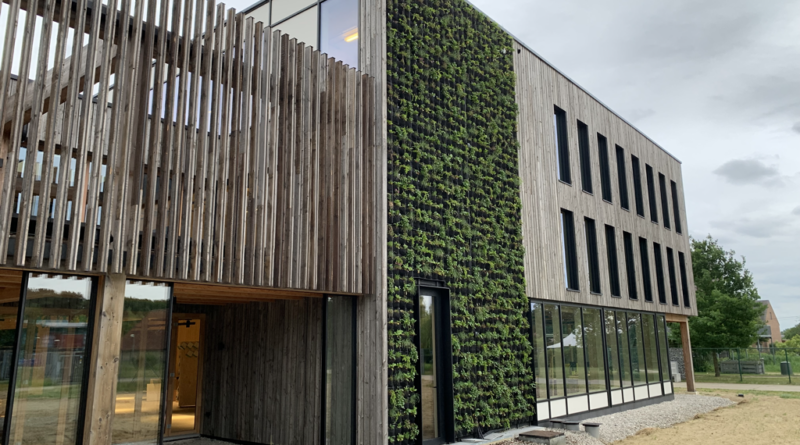 Le bâtiment « ‘t Centrum » van Kamp C, récemment inauguré à Westerlo, est l’immeuble de bureaux le plus circulaire du Benelux.