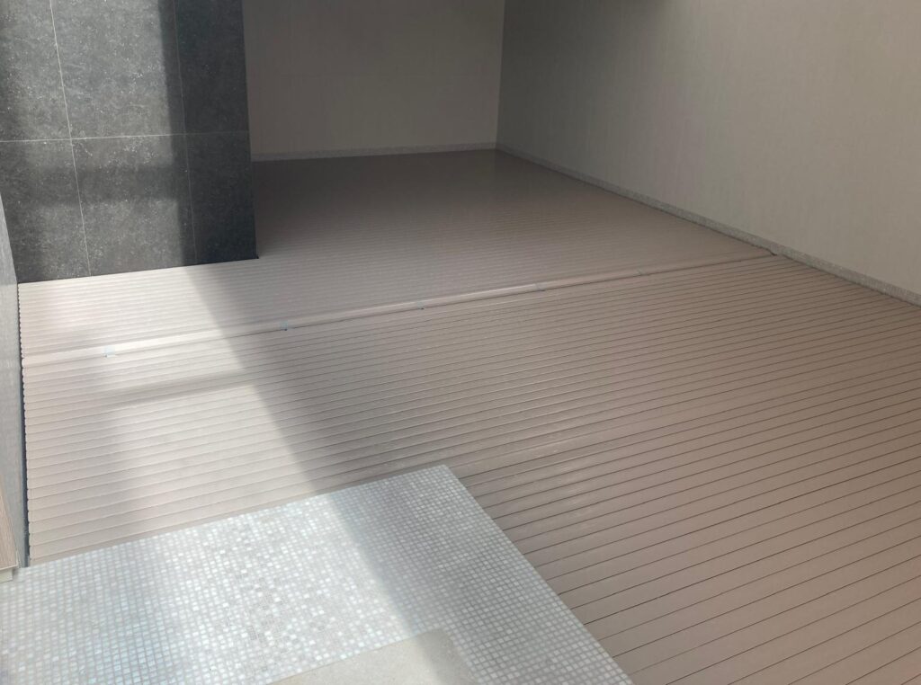 Ocea International NV s’est imposée non seulement comme un fabricant de couvertures de piscine, mais aussi comme un fournisseur de solutions sur mesure pour les professionnels du secteur, répondant ainsi aux besoins spécifiques de projets nécessitant des conceptions uniques. En 2024, la demande pour des projets plus complexes a considérablement augmenté dans le marché de la piscine.