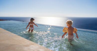 De nos jours, de plus en plus de foyers disposent d’une piscine dans leur jardin. C’est un investissement, mais surtout un pari sur les temps libres  :  journées d’été en famille, soirées au bord de l’eau et moments de détente partagés.