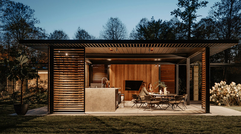 C’est ainsi Renson Outdoor et Amani ont imaginé une pergola de luxe Amani, intégrée avec soin autour d’un arbre majestueux.