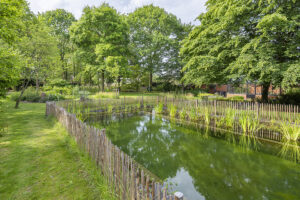 Le travail d’un entrepreneur de jardins a toujours un impact sur la nature. L’équipe de Lima Verde assume pleinement cette responsabilité et a choisi, pour la réalisation de ce projet, une approche résolument climato-adaptative.